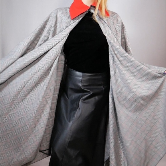 Linda Dano Cape Circa 1990s - Picture 7 of 11